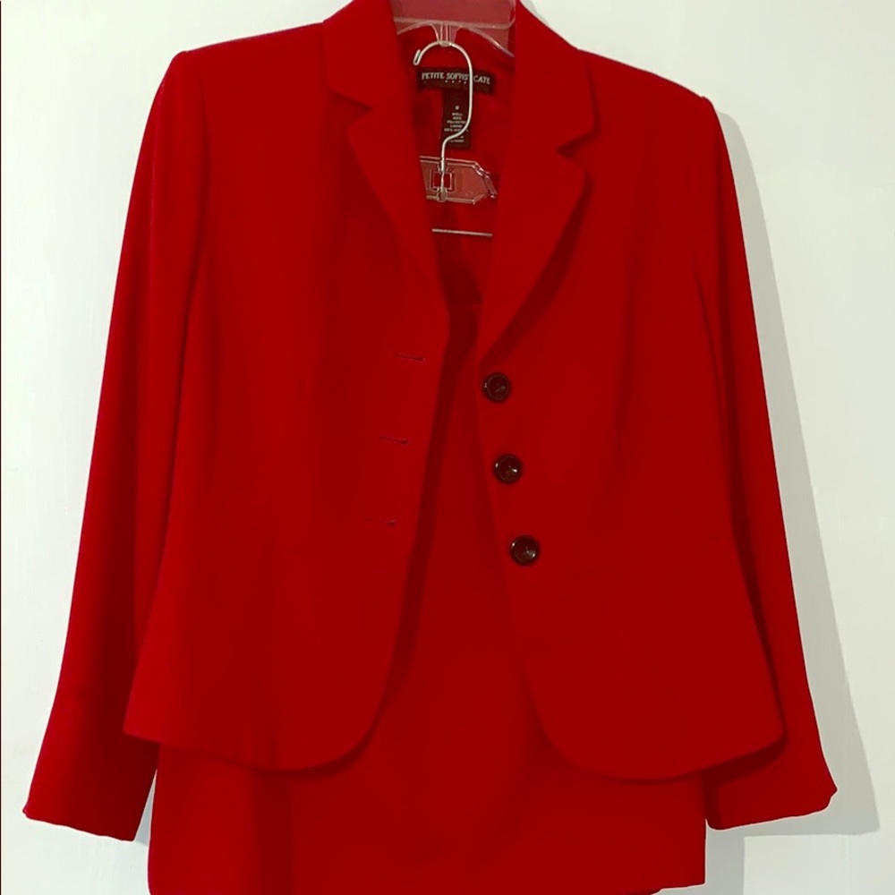 Suit skirt that consists of a petite sophisticates jacket and skirt!